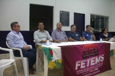 Imagem da notícia Durante encontro, Jocelito Krug assume compromisso de ajuste salarial para professores de Chapadão do Sul